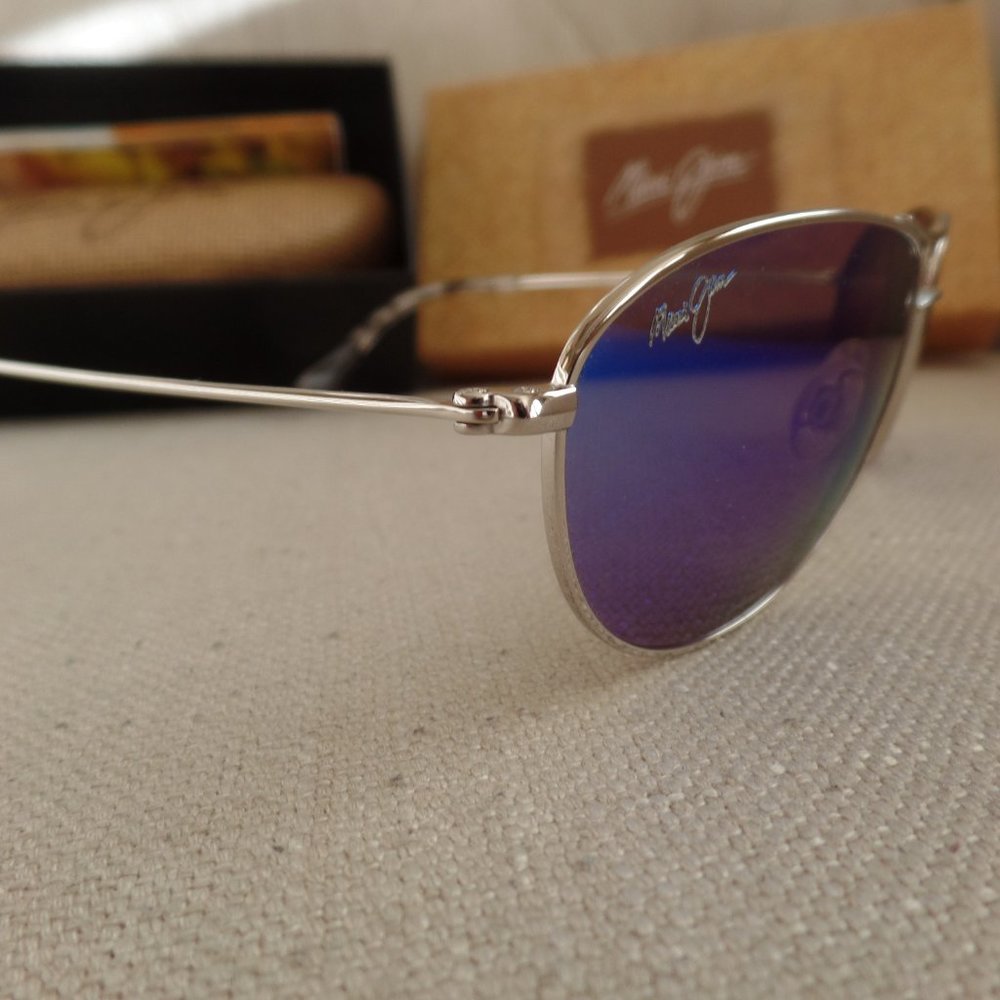 Maui Jim Baby Beach Aviator Silver Titanium Frame w /Blue Hawaii Lens - Picture 5 of 10
